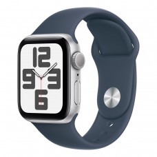 Apple Watch SE (2023), 44 мм корпус из алюминия цвета «Silver», спортивный ремешок «Storm Blue»